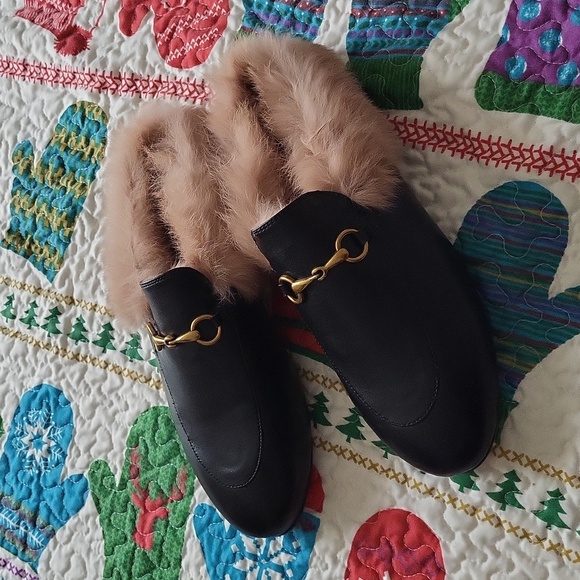 Vertundy Fur Mules 🖤 - Picture 3 of 16